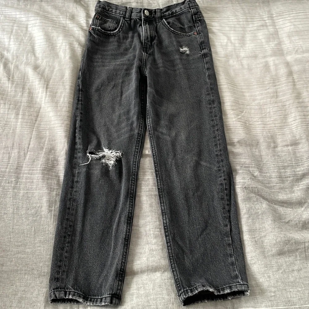 Zara Girl Black Mom Fit Distressed jeans size 11-12 - Picture 1 of 2